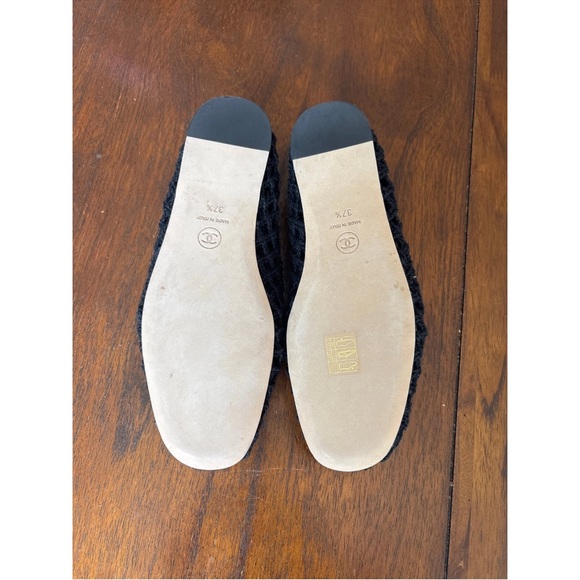 New with box CHANEL Black Crochet Loafers with Heart interlocking, size 37,5 - Picture 4 of 16